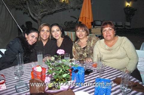 17122011 ÁNGELA,  Jossie, Blanquita, Lupita y Lourdes en reciente festejo.