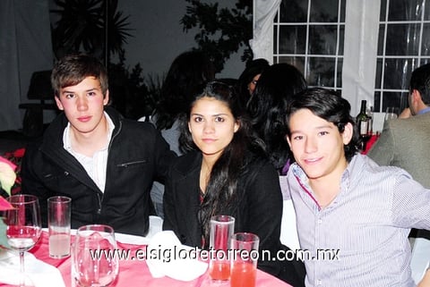 18122011 GUILLERMO , Karla y Pedro.