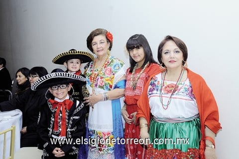 18122011 IGNACIO  y Bárbara Balcázar Mery, Ángeles Balcázar, Victoria Ríos y Tere de Gaytán.