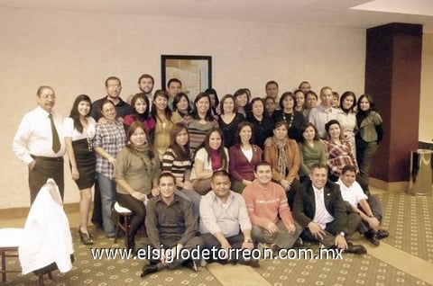 18122011 COMPAñEROS  de la oficina de Relaciones Exteriores se reunieron el jueves 15 de diciembre para celebrar su posada.