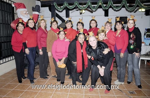 18122011 AMIGAS  del Grupo de los Viernes se reunieron para celebrar su posada.