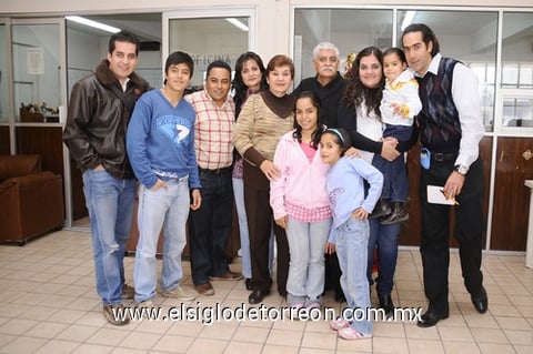 19122011 EDUARDO , Armando Jr., Armando, Marcela, Chiquis, Marcelino, Cinthya, Marla, Mariana, Rafaela y Rafael.