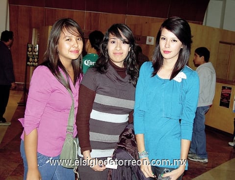 20122011 FERNANDA , Stephanie e Itzel.