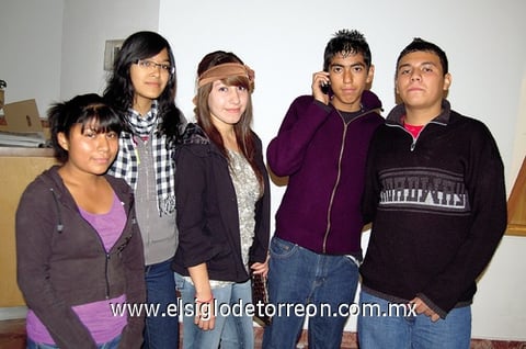 21122011 SANDRA , Dania, Angélica, Jonathan y Adrián.