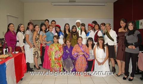 22122011 ALUMNOS  de séptimo semestre de la licenciatura en Administración de Empresas Turísticas de la UANE realizaron la Muestra de Patrimonio Turístico Universal.