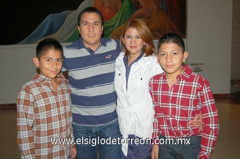 22122011 DANIEL , Nancy, Daniela y Óscar Reyes.