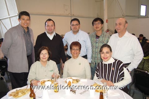 23122011 GERARDO  Martín, Lourdes Vázquez, Sylvia Hernández e Hyrum Licona, acompañando a docentes de licenciaturas y del Centro de Idiomas.