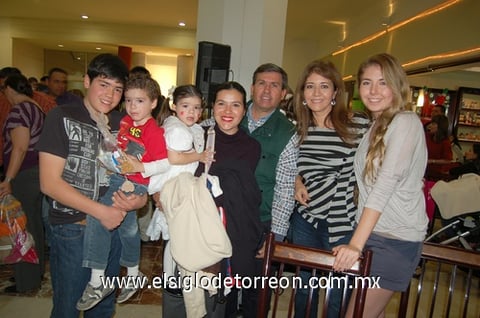 24122011 SERGIO , Pablo, Isabella, Liliana, Sergio, Susy y Estefy Dingler.