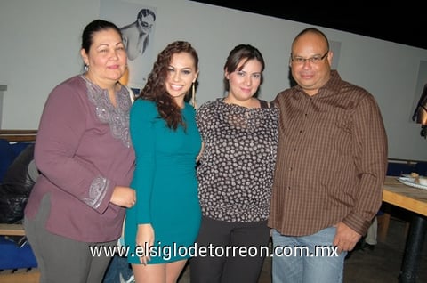 24122011 PATY,  Janny, Tatiana y Luis Javier.