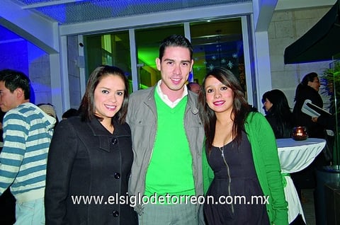 26122011 ANA  Avilés, Sergio Avilés y Valeria Gutiérrez.