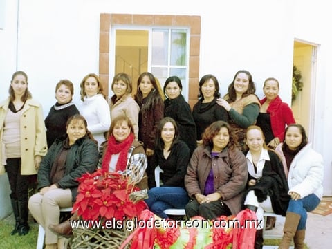 26122011 KARLA , Araceli, Blanca, Lili, Gaby, Caro, Sofía, Sonia, Mónica, Yuli, Astrid, Nidia, Lucy, Karina y Elizabeth, asistentes del Hospital Ángeles durante su posada.