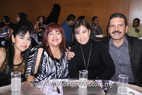 26122011 LUPITA , Carmen, Lucy y Carlos.
