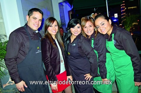 26122011 FERNANDO,  Marisol, Montse, Liliana y Valeria.