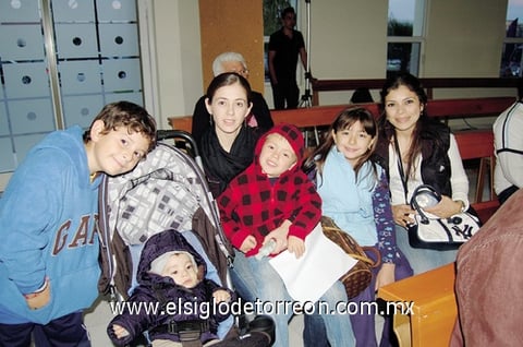 26122011 ÓSCAR , Mateo, Usua, Carlos, Madi y Katy.