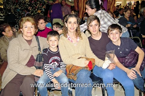 27122011 OLGA , Patricio, Olga, Ricky y Emilio.