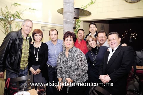 27122011 ROBERTO , Ángela, Jorge, María Elena, Horacio, Ana, Arsenio, Alfonso y Raúl.