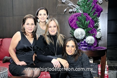 28122011 ARMINDA , Paty, Amira y Gaby.