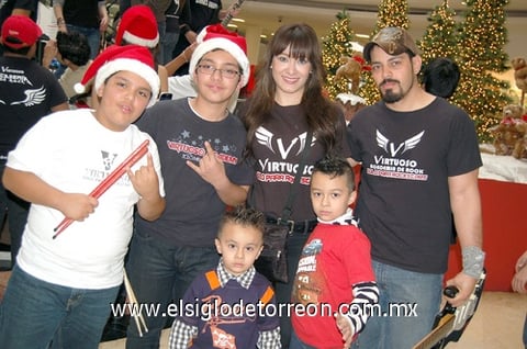 28122011 ALEJANDRO , Miguel, Araceli, Adriana, Omar y Axel.