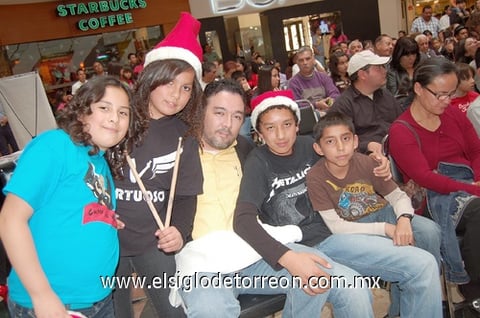 28122011 JARED,  Sofía, Gustavo, Enrique y Lalo.