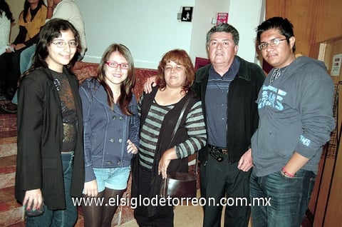 28122011 LUCíA , Jazmín, Mayola, Pedro y Peter.