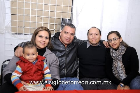 28122011 ALEJANDRITO  Dzul, Lucy de León, Miguel Paredes, Alejandro Dzul y Rosy de León.