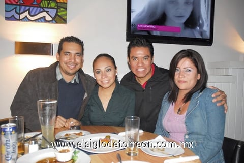 30122011 PACO  Torres, Laura Castillo, Miriam Fraire y Juan Carlos Vázquez.