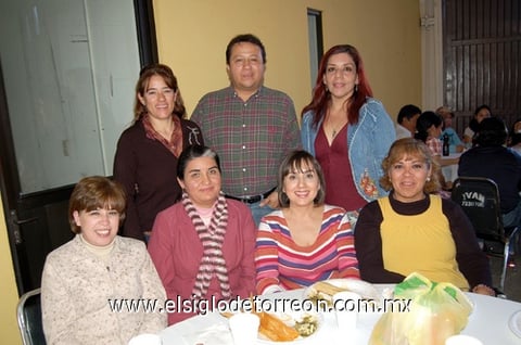 02012012 GABY  Miranda, Maricruz Domínguez, Consuelo Quiñones y Nancy Ruelas, acompañando a maestros de licenciaturas.