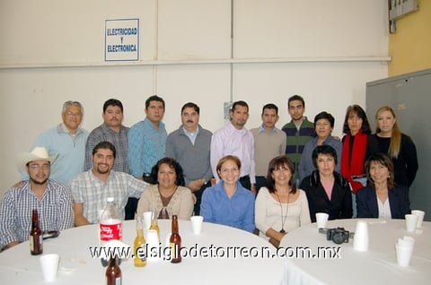 02012012 SRA.  De García, Margarita Díaz, Carlos  Orona y Omar Cháirez.