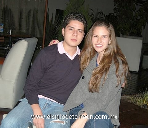 02012012 RODRIGO  Agundis y Daniela.