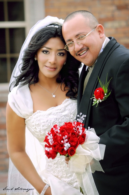 MARíA  del Carmen Arreola Estrada y Eduardo Gómez Saavedra recibieron la bendición nupcial en la parroquia Los Ángeles el viernes 23 de diciembre de 2011. Ellos son hijos de los señores Alberto Arreola Carrera y María del Carmen Estrada de Arreola; Carlos Gómez García (f) y Concepción Saavedra de Gómez.

Érick Sotomayor Fotografía