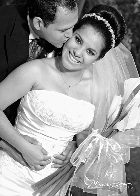 Q.F.B. JUDITH  Abigail Sánchez Ledesma e Ing. Roberto Barrón Márquez el día de su enlace nupial.

 Morán Fotografía
