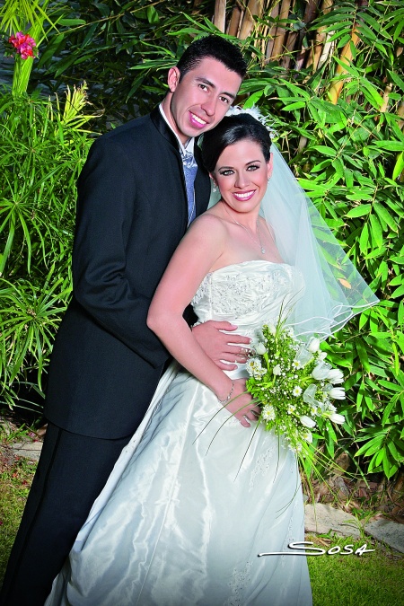 LIC. ADRIANA  Abrego Hernández e Ing. Iván J. Soulé Jáuregui, contrajeron matrimonio en la parroquia Los Ángeles el sábado 15 de octubre de 2011. Ellos son hijos de los señores Ángel Omar Abrego Pineda y Leticia Hernández Reyes; Roberto Soulé Romero y Ene Jáuregui de Soulé.

 Studio Sosa