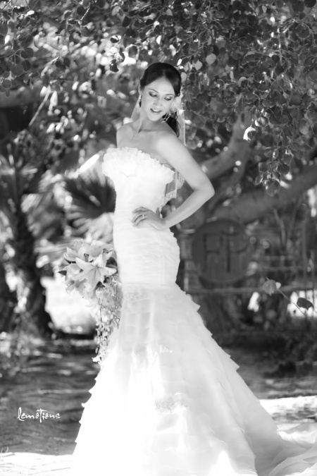 SRITA.  María Trinidad Trujillo Treviño, el día de su boda con el Sr. Roberto Dávila López.

 Lemotions Fotografía