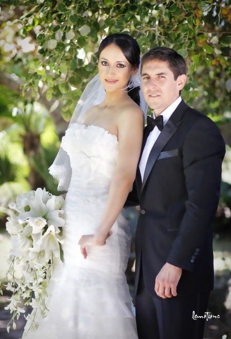 SRITA.  María Trinidad Trujillo Treviño y Sr. Roberto Dávila López contrajeron matrimonio el sábado primero de octubre de 2011. Ellos son hijos de los señores Jesús Trujillo Pinedo y Rosa Velia Treviño de Trujillo; Roberto Dávila García y María de los Ángeles López de Dávila.-

 Lemotions Fotografía