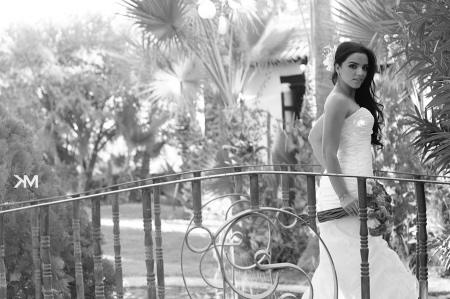SRITA.  Daniela Dávila el día de su enlace nupcial con el Sr. Juan José Villarreal.

  Studio KM