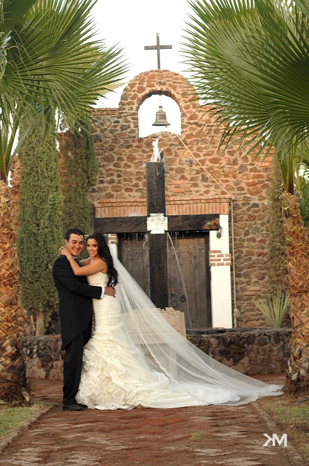 SRITA.  Daniela Dávila y Sr. Juan José Villarreal contrajeron matrimonio el sábado cinco de noviembre de 2011.

 Studio KM