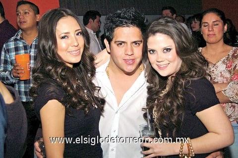 02012012 ANAHí , Valeria y Ever.