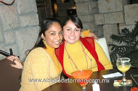 02012012 CYNTHIA  Silva e Hilda Solorio.