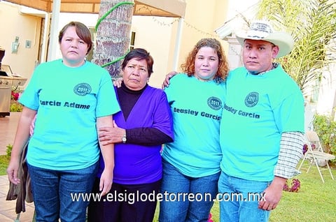 02012012 LIZ , Evangelina, Brenda y Jorge.