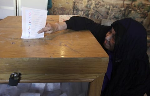 Votan para elegir a 150 diputados, cien en listas cerradas de partidos y cincuenta en listas individuales abiertas.
