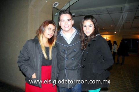 06012012 SABRINA , Jesús y Mariela.