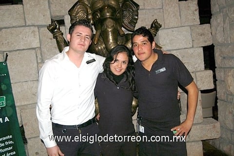 06012012 ABRAHAM,  Karen y Julio.