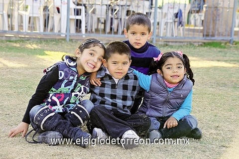 04012012 REGINA , Jorge, Armando y Roselina.