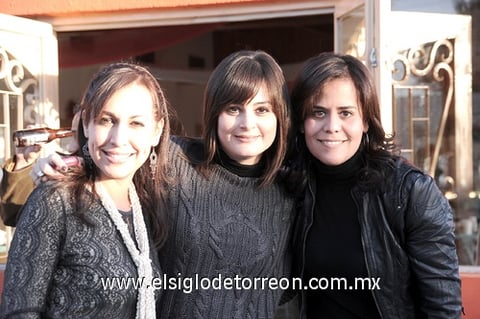 03012012 TUNIE  Mireles, Gaby Calderas y Anilú Sarmiento.