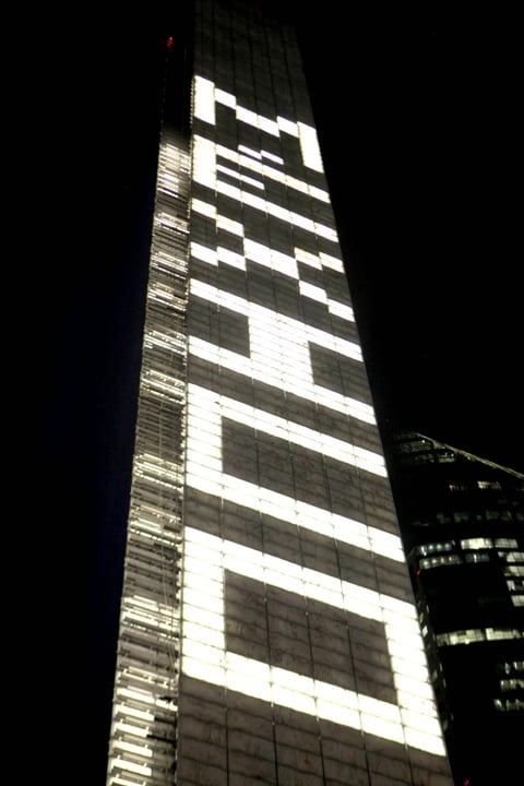 Por sus características de vanguardia arquitectónica, que además resuelve desafíos para la ingeniería, la Estela de Luz, dijo el Presidente, está llamada a iluminar el siglo XXI mexicano, y más allá de las controversias que se suscitaron durante su construcción, afirmó, será un icono de la Ciudad de México. 'Es un monumento en el que los mexicanos nos podremos identificar todos'.