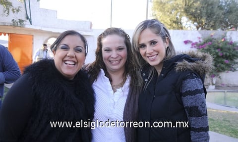 09012012 JEANNINE  Molina, Verónica Ledesma y Lulú Guerra.