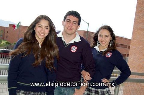 09012012 VALERIA  López y Vanessa Campa.