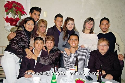 09012012 MARY , Carlos, Fátima, Carlitos, Carmen, Hugo, Nayelli, Karina, Camilo, Elvira y David.