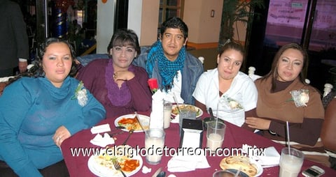 09012012 GERARDO  Leos, Mariel Bernal y Anel Palacios.