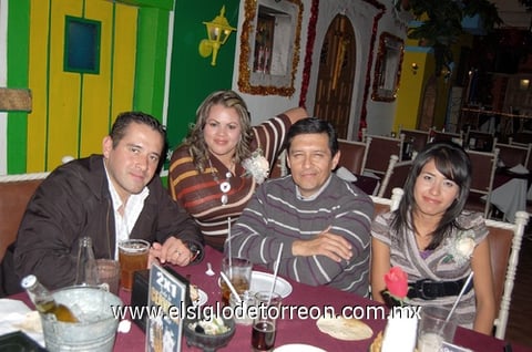 09012012 ROCíO , Sandra, Gerardo, Leira y Mayra.